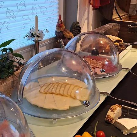 Cafe-pension Margret Bed and Breakfast 3*