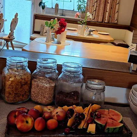 Bed & Breakfast Cafe-pension Margret 2*