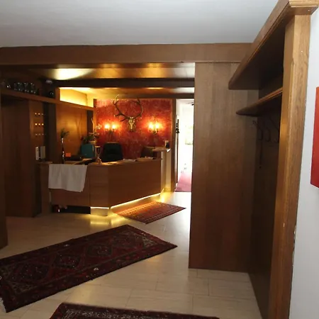 לינה וארוחת בוקר Cafe-pension Margret 3*