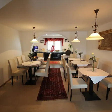 לינה וארוחת בוקר Cafe-pension Margret