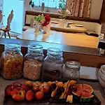 Bed & Breakfast Cafe-pension Margret 3*