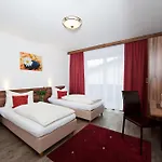 Bed & Breakfast Cafe-pension Margret 3*